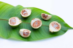 what does betel nut contains